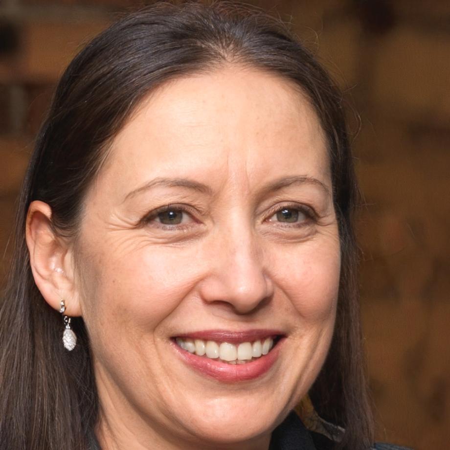 Roksana Veliyeva, lead floral consultant